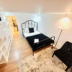 Central Lisbon Flat, Best Location In Town