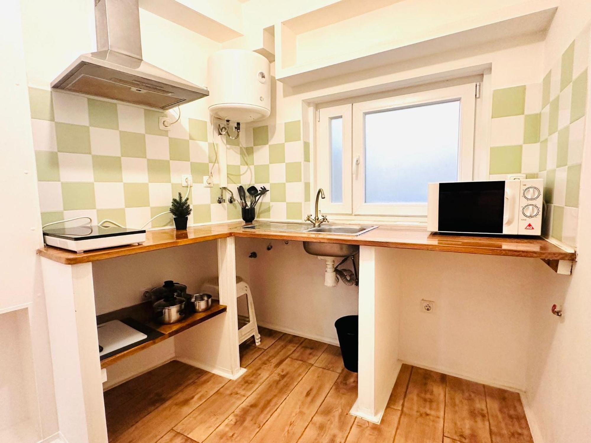 Apartment Flat, Location In Town *